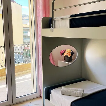 Apartment Holihome - La Variopinta,100m Dal Mare